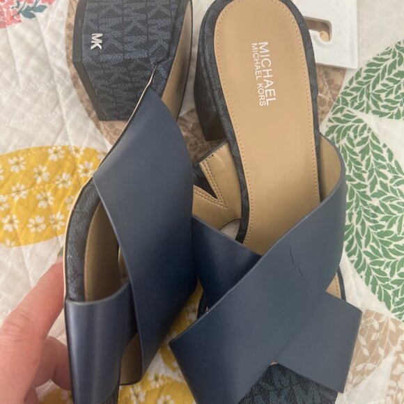 MICHAEL KORS SANDALS - Picture 2 of 8